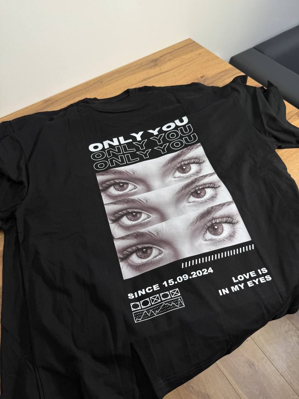 Girlfriend/Boyfriend Eyes Printed T-shirt
